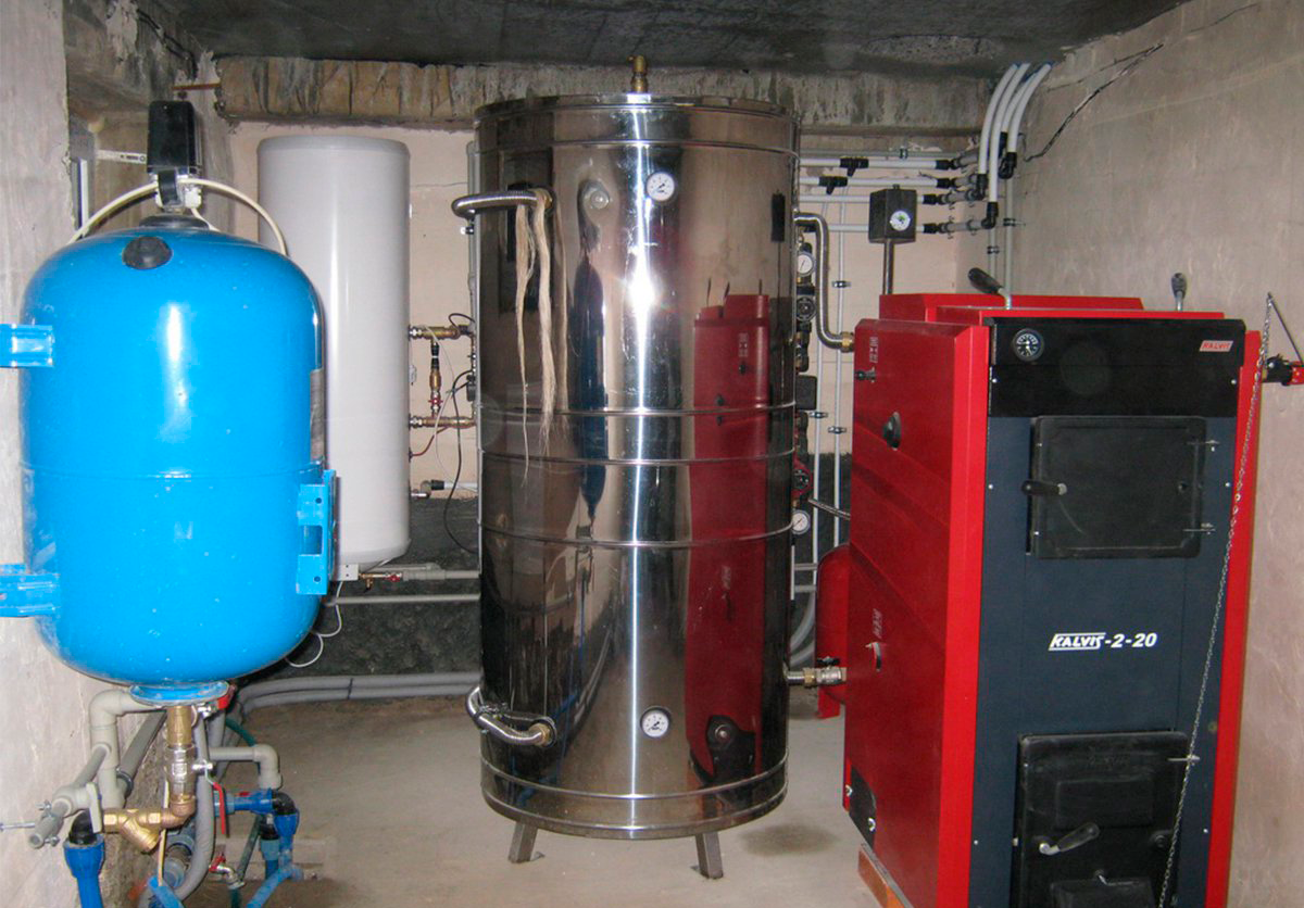 Теплоаккумулятор для отопления 1000т. Тепловой аккумулятор фото. Теплоаккумулятор из бочки 200 литров. Теплоаккумулятор для отопления. Аккумуляторный бак ics.