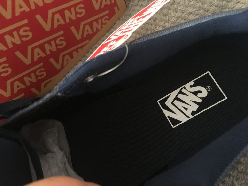 Как отличить подделку vans. Бирки Ванс оригинал на худи. Vans как отличить подделку от оригинала. Кеды vans как отличить подделку от оригинала.