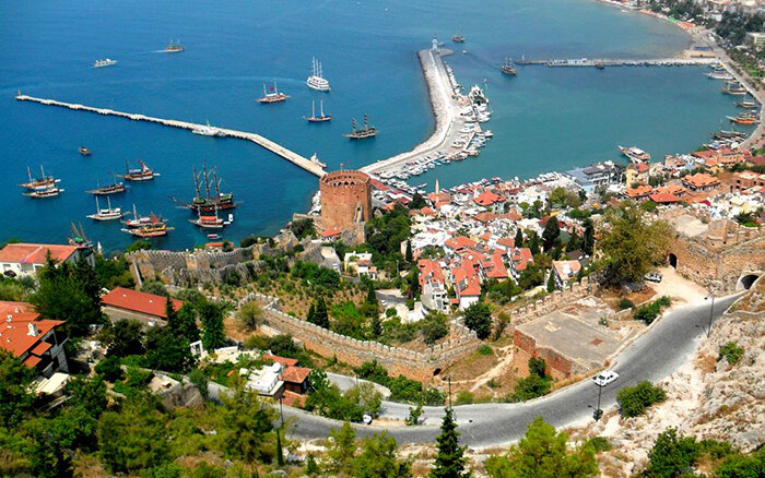 Фото: planeta-best.ru на фото Средиземное море в городе Алания