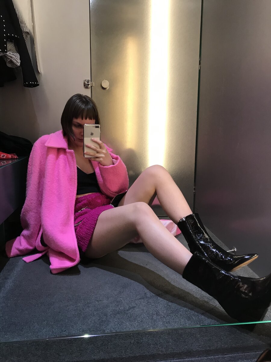 Хрюшка села в лужку