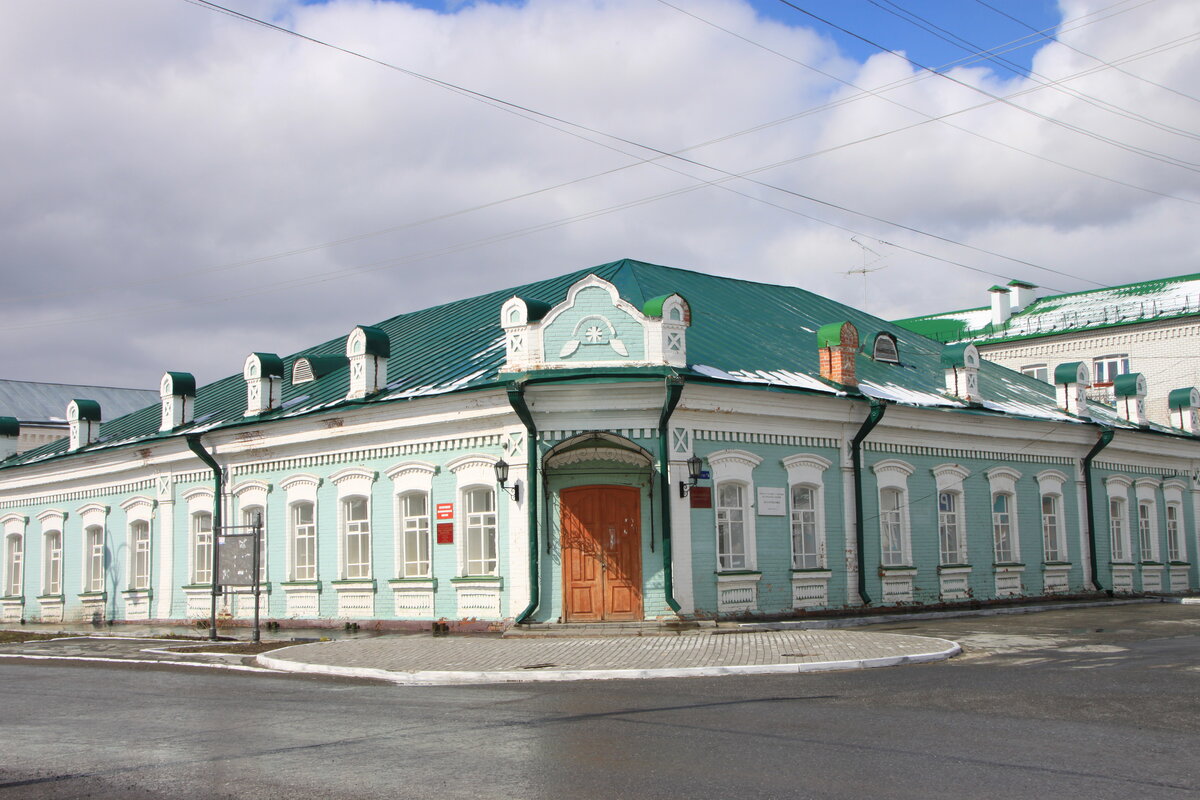 Тобольск на 10 дней. Тобольск усадьба Семеновых. Архитектура Тобольска. Старинные здания Тобольска. Дом купца Баскина Тобольск.