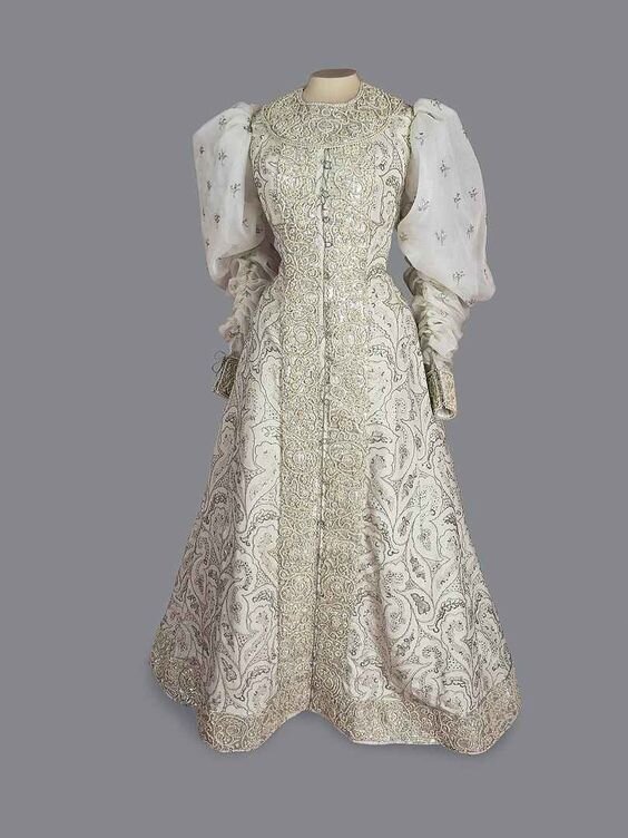 Маскарадное платье княгини З. Н. Юсуповой (Боярыня XVII века)