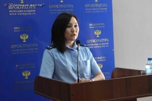 Такова статистика, представленная прокурором РК и старшим помощником прокурора РК по надзору за исполнением о несовершеннолетних Эльзой Батыровой. Но в самом начале мероприятия прозвучало: на форуме обсуждаются не сколько цифры, а профилактика — на что надо обратить сегодня пристальное внимание всем: исполнительной власти, правоохранительным органам, общественности. Надо отметить, что в живом, заинтересованном диалоге участвовали  руководители, сотрудники  министерств,  работники органов прокуратуры республики, представители  общественных организаций – молодежных, спортивных, а также  священнослужители.