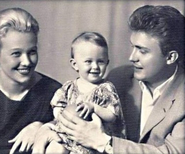 Эдуард Изотов с первой женой Ингой Буткевич и дочерью Вероникой