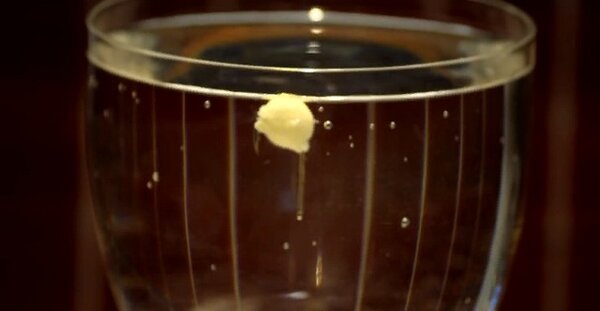 Пуфик в воде с крючком