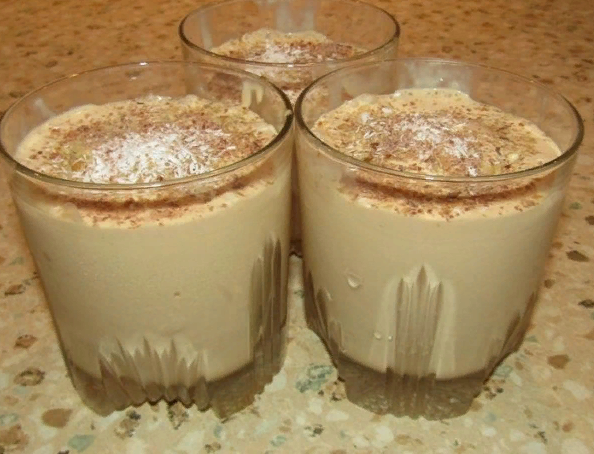 Рецепт: Десерт на сгущенном молоке в стакане