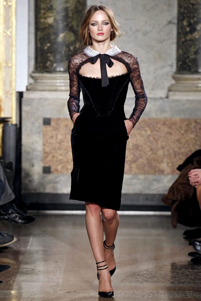 Платье-комбинация 2023: самые трепетные образы для искушенных модниц