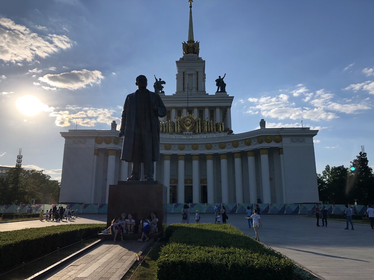 Съездить на вднх. Парк вднх. Где погулять в москве. Съездить на вднх. Выставочный комплекс вднх москва.