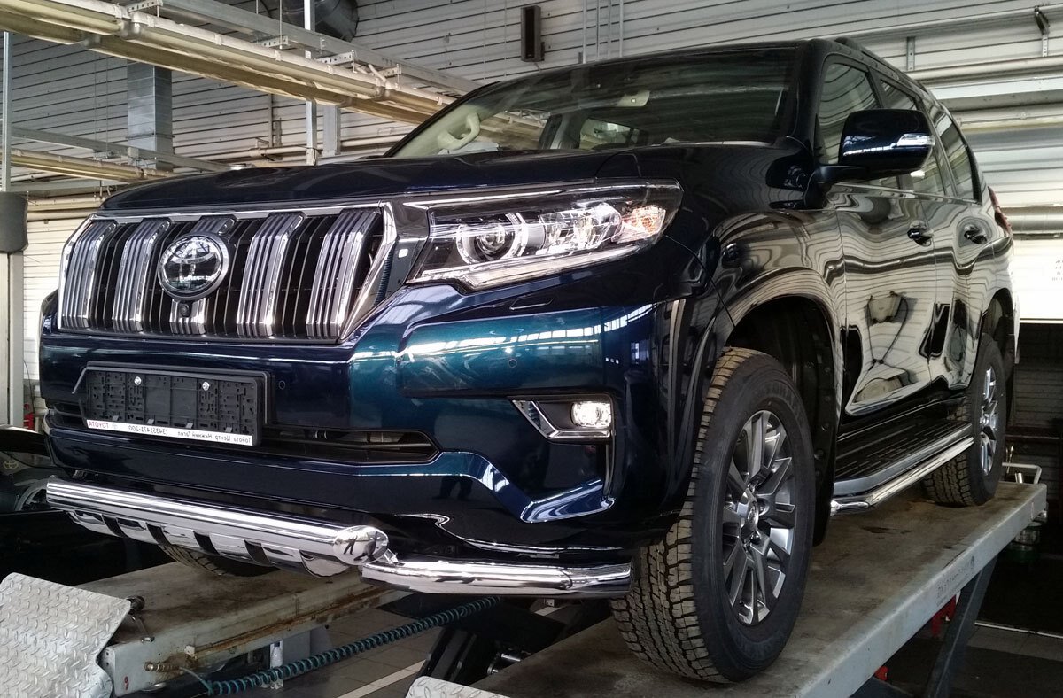 Металлическая защита на Land Cruiser