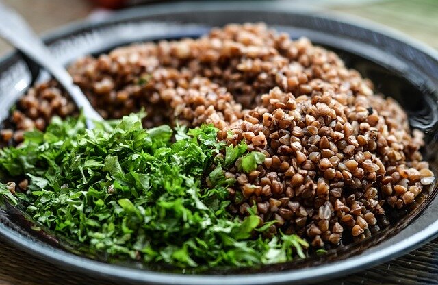 Важно знать, что греча не должна входить в рацион при мочекаменной болезни.