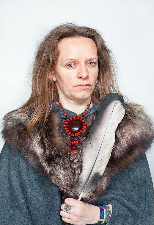 Беа, одна из Слушающих Лес