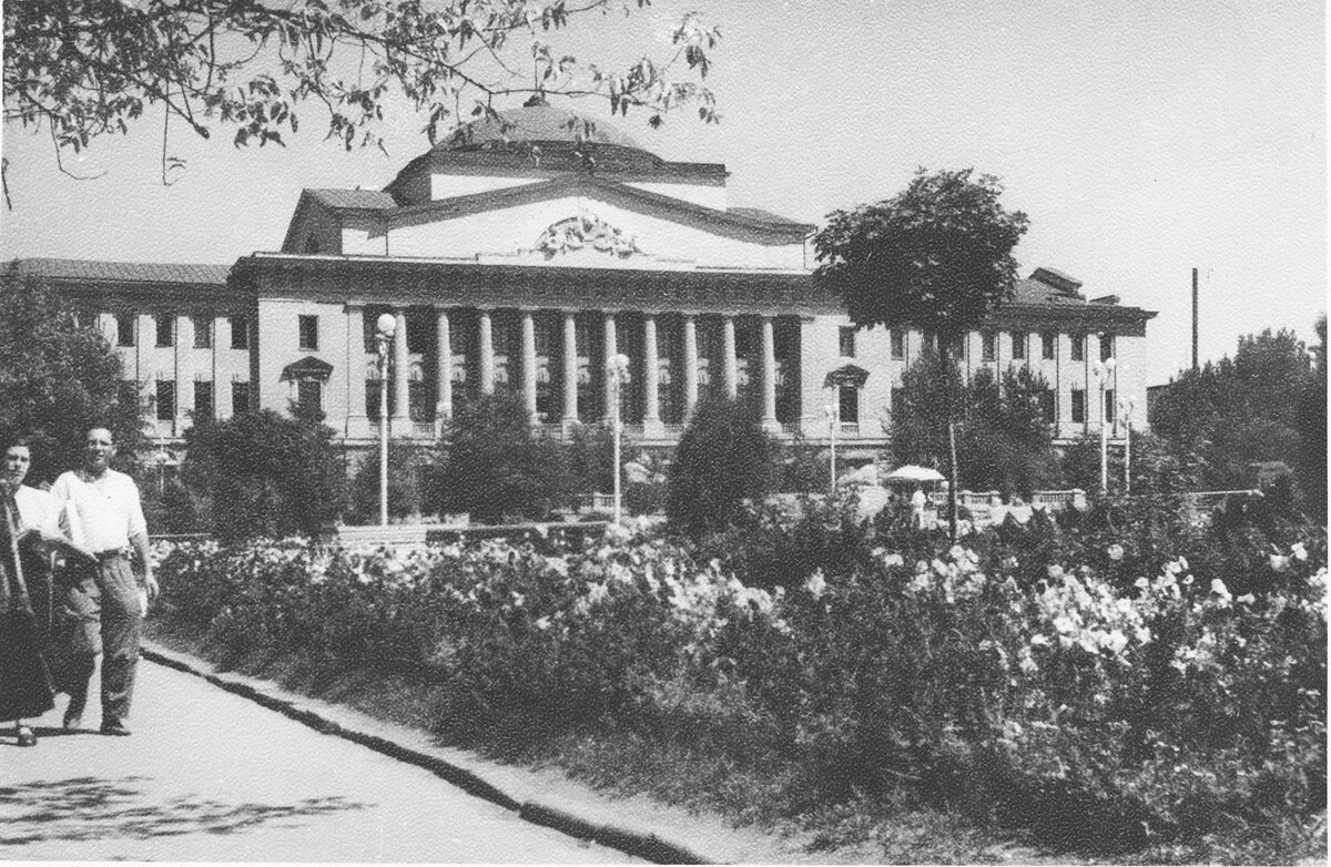 Фото 1957 года.