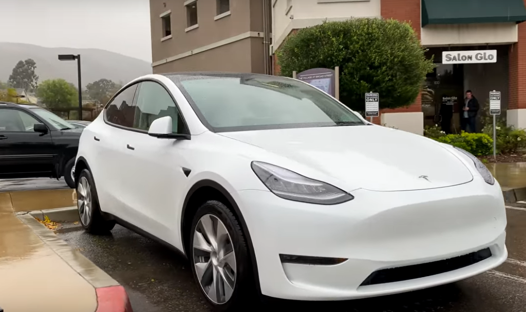 Tesla Model Y. Скрин из видео с канала StevenMConroy