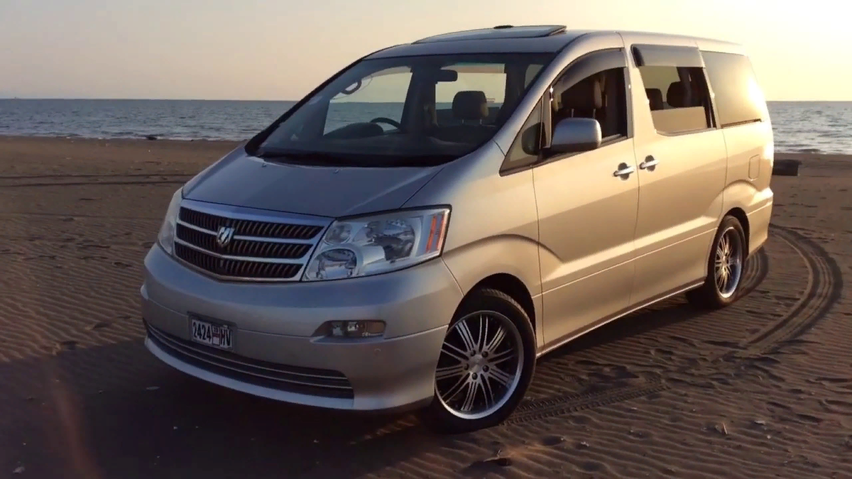 Toyota Alphard. Фотография взята с сервиса Яндекс Картинки 