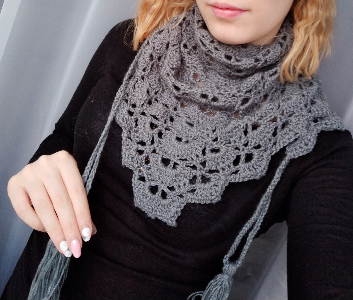 Одна из первых моих работ! Бактус крючком, на тот момент он казался мне идеальным (даже не смотря на то что он связан из чистого акрила и я умудрилась прогладить его утюгом, вместо ВТО), сейчас я наверно даже его не одену) Но на тот момент носила очень гордо!)