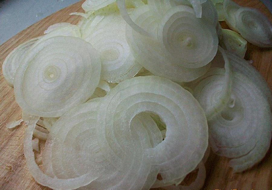 Нарезанный лук 