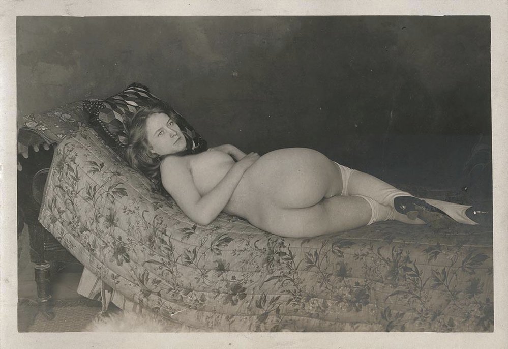 Самые старые сохранившиеся фотографии американских девушек древнейшей профессии датируются 1892 годом.