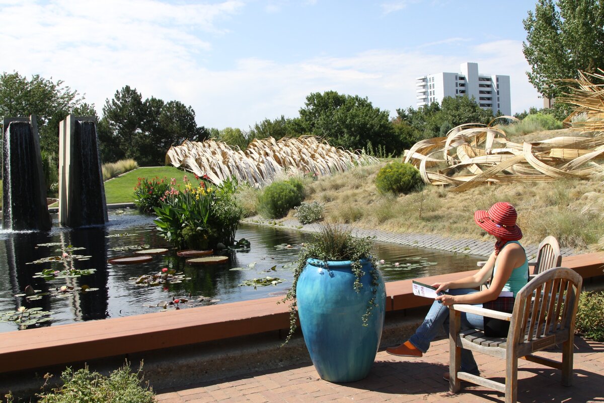 Я любуюсь инсталляцией 