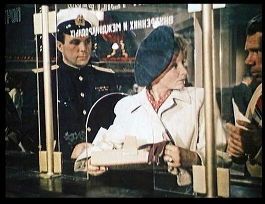 Поезд идет на восток роли. Поезд идет на восток роли. Лидия драновская поезд идет на восток. Поезд идет на восток 1947 плакат. Поезд идет на восток роли.