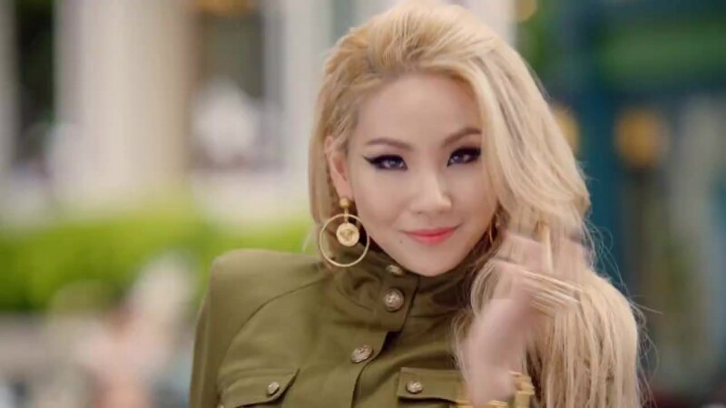 Клип  Южнокорейского  исполнителя Psy «Daddy». В песне также участвует CL (Си-эл) из гёрл-группы 2NE1. Видеоклип к песне был выложен на канал Сая на YouTube 30 ноября 2015 года.