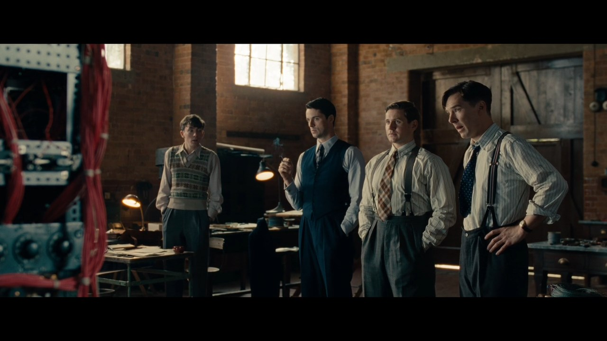 К/ф "Игра в имитацию". В данном фильме можно увидеть те самые жесты и мимику.