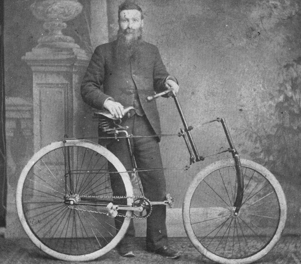 Джон Данлоп первым оснастил велосипед пневматическими шинами