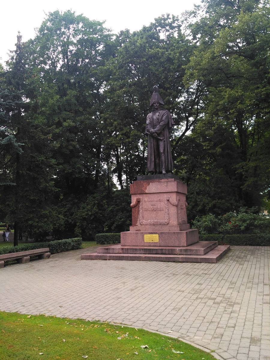 Памятник Барклай де Толли