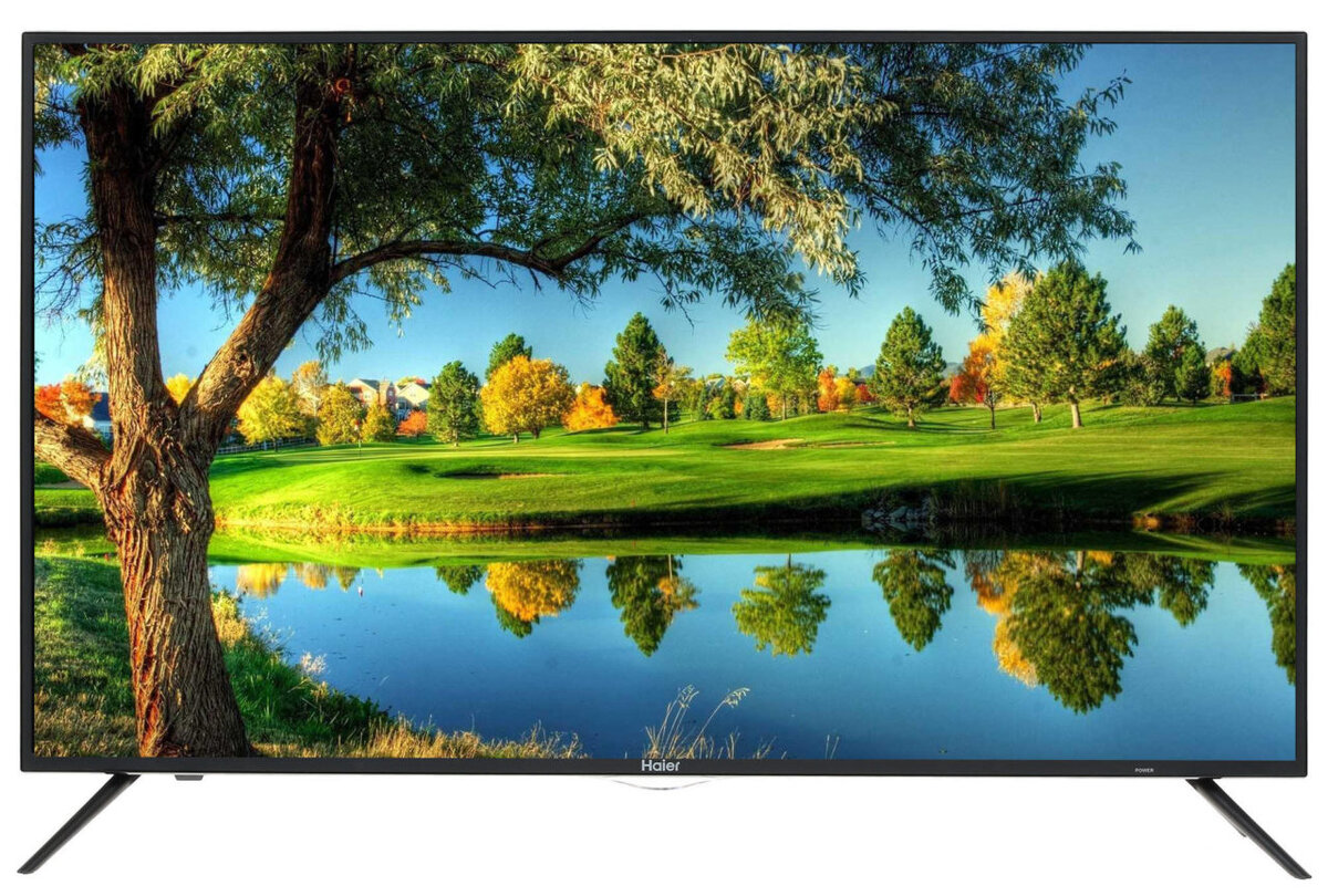 Поистине лучший 4К телевизор с функцией объемного звука, возможностью голосового управления и четким изображением прекрасно вписывается в любой интерьер и нередко приобретается для установки в гостиных. 
Кроме того, здесь имеется возможность подключения к интернету по беспроводной сети и доступ к страницам в социальных сетях. Это лучший телевизор 2019 года