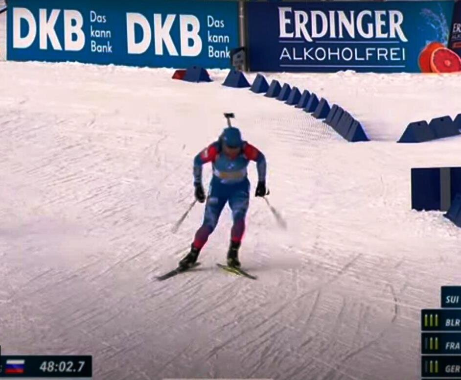 Александр Логинов - первый на своем этапе. Фото с трансляции прямого эфира. 