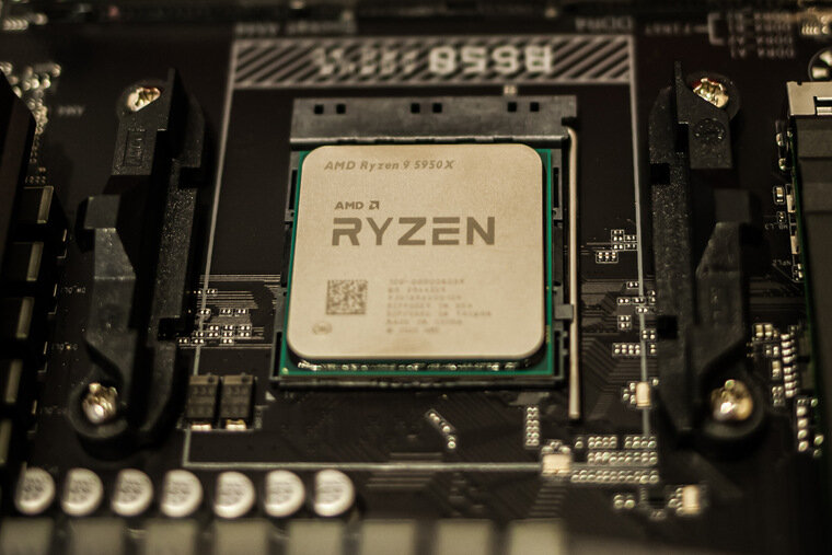 А когда появилась первая реальная возможность купить новый процессор, что-то пошло не так. Все как в тумане... Так у меня появился Ryzen 5950X с 16 ядрами и 32 потоками.