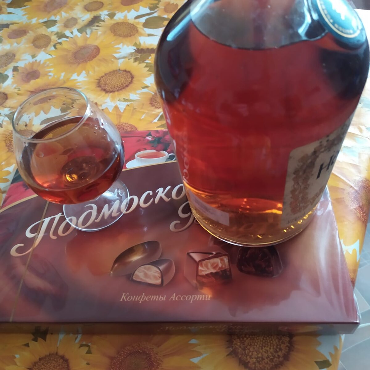 Фото Ш.Даминова,"бренди" так же его производства.