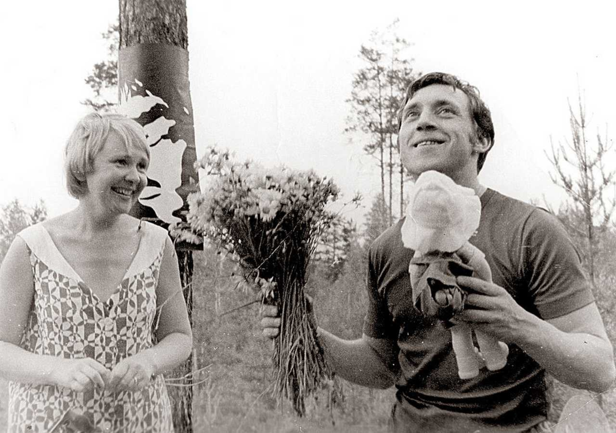 Прав был поэт Леонид Дербенев. В нашей жизни есть только вот такие миги радости...-10