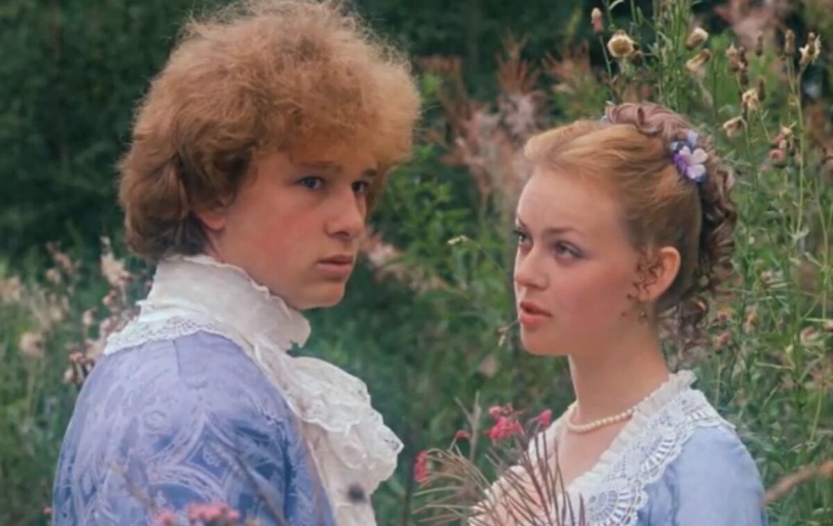 Александр Михайлов (Алексей Федяшев) и Елена Валюшкина (Мария). Кадр из кинофильма "Формула любви", 1984 г., режиссер Марк Захаров, сценарист Григорий Горин, композитор Геннадий Гладков (скриншот)