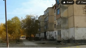 Фото из интернета. Угловая квартира на втором этаже была нашей.