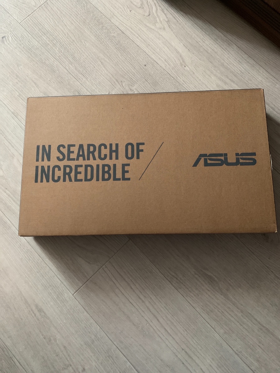 Нашла коробку от своего ноутбука.