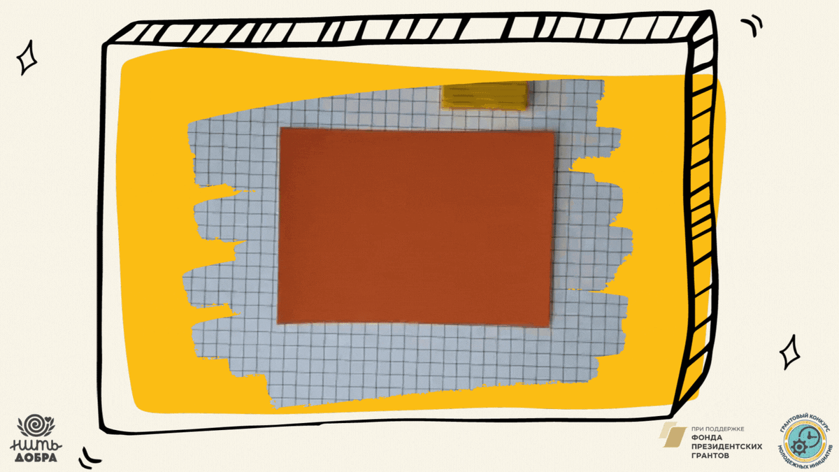 Начинаем лепить красивый распущенный хвост павлина (как показано на видео). Для этого приготовим пластилин: отщипнем от бруска пластилина небольшой кусочек, скатаем в шарик между двумя ладошками, приплюснем и немного вытянем, придавая вытянутую форму хвосту. 