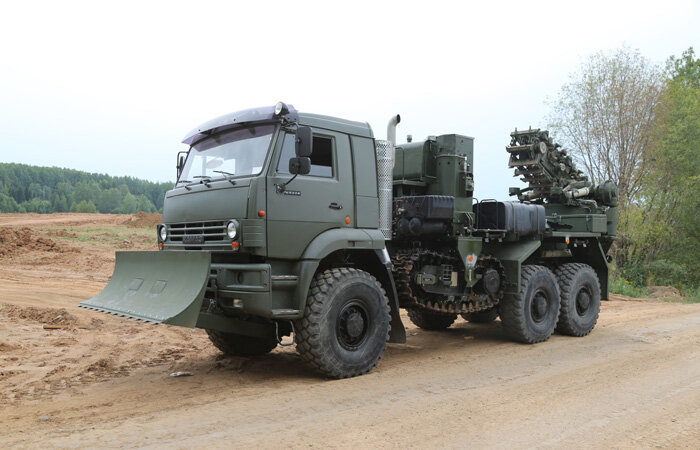 «ГАКЗ» презентовал уникальную высокомобильную колесно-гусеничную машину для бульдозерно-землеройных работ