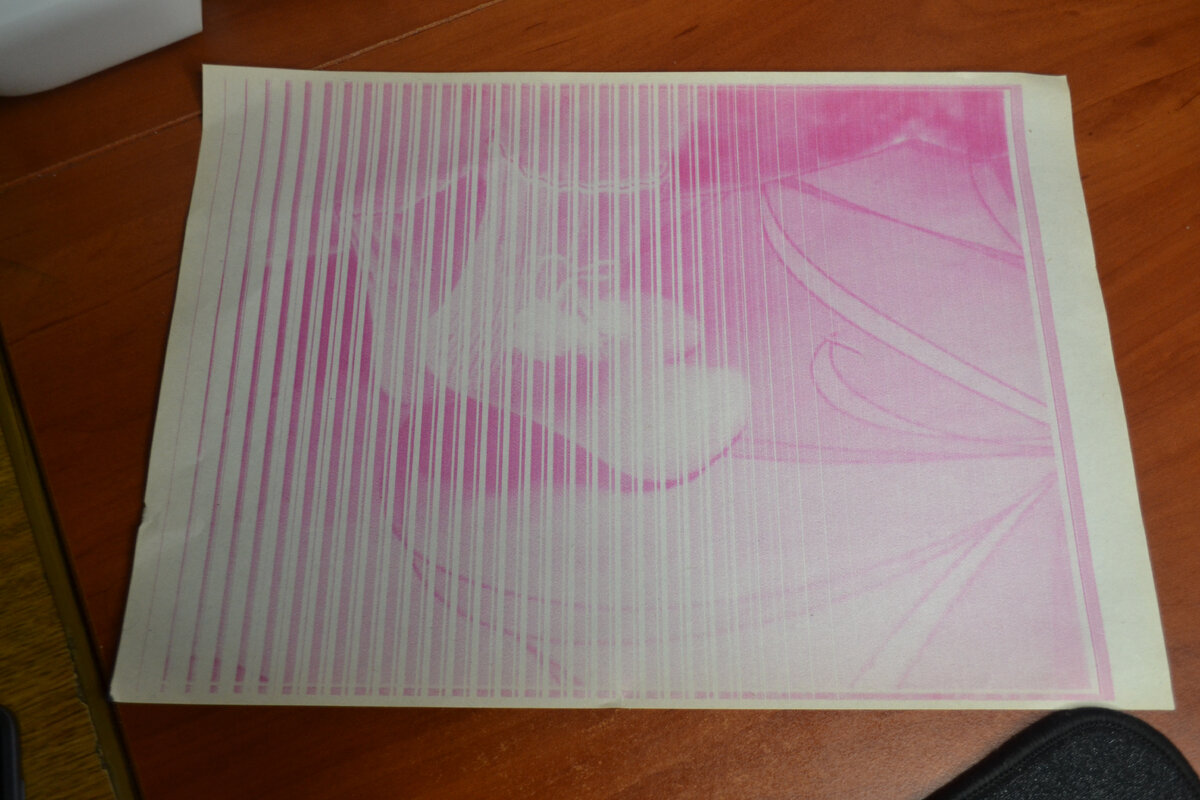 Кроме малинового больше ни каких цветов нет.