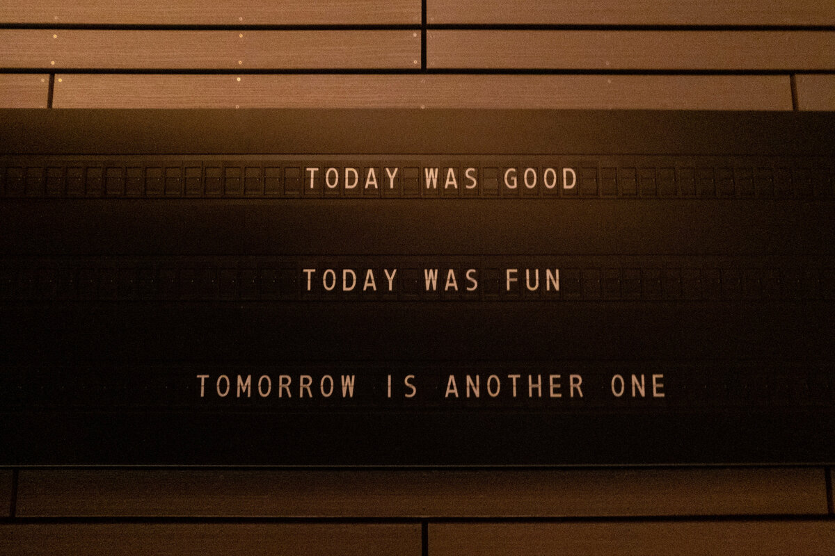 "Единственной преградой к осуществлению наших планов на завтра могут быть наши сегодняшние сомнения."  Франклин Рузвельт