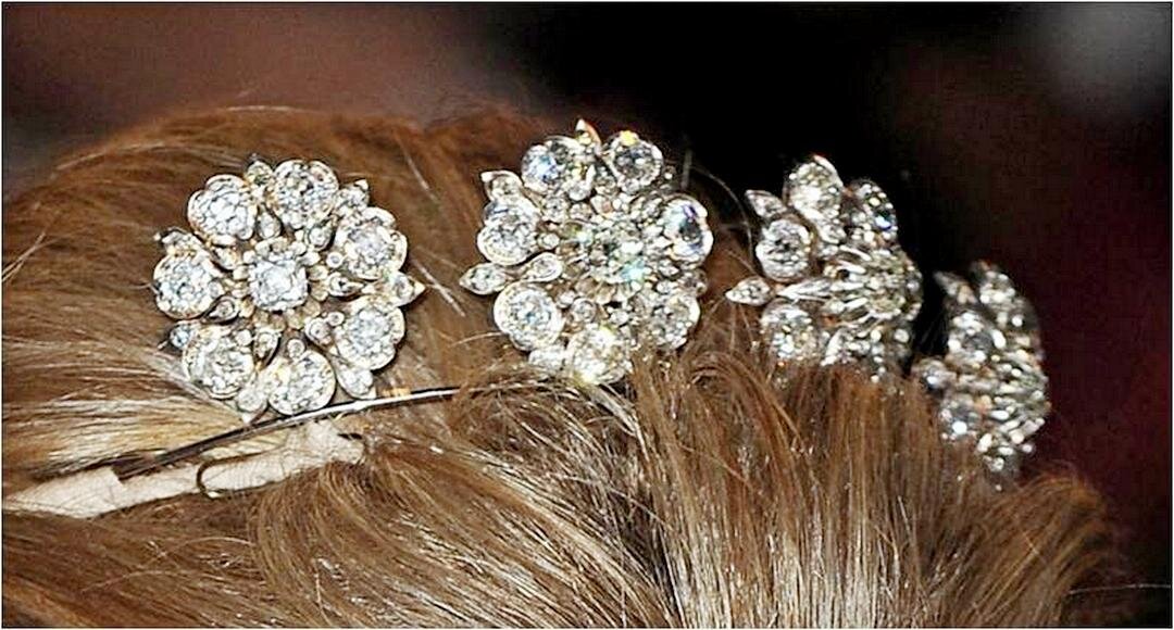 Тиара "4 пуговицы" без бриллиантовой ленточки на основе