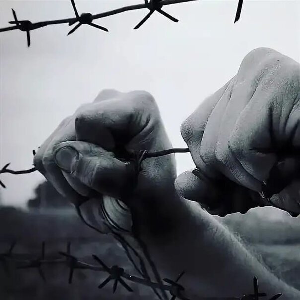 Окружающее ранить. Девушка страдает от любви. Счастье эстетика. Любовь грусть. Слово может ранить.