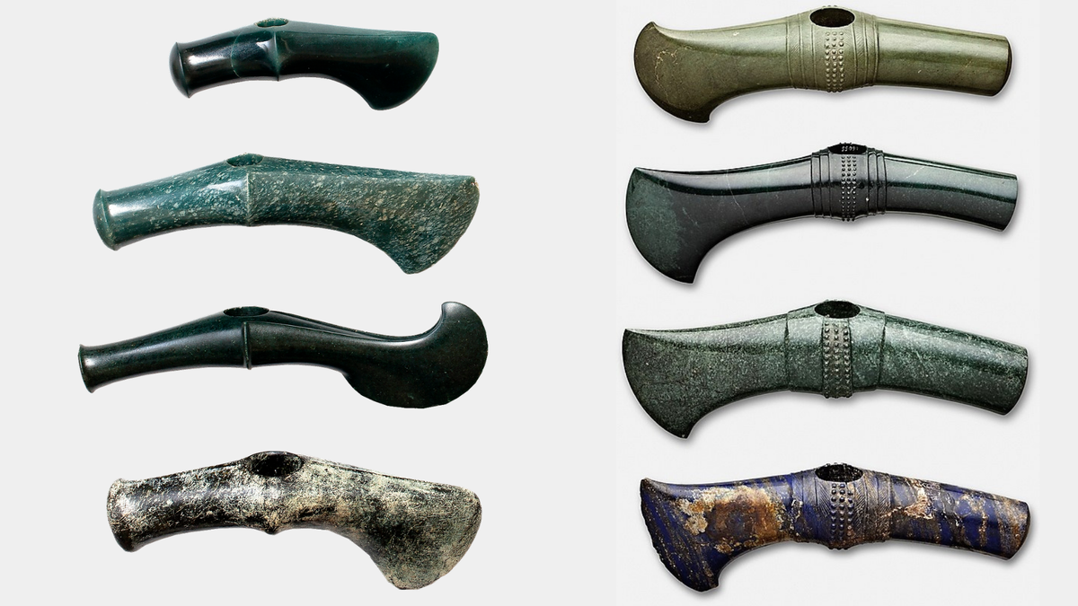 Слева — ритуальные топоры из Бородинского клада. Справа — топоры из Трои © Государственный исторический музей, ГМИИ им. Пушкина