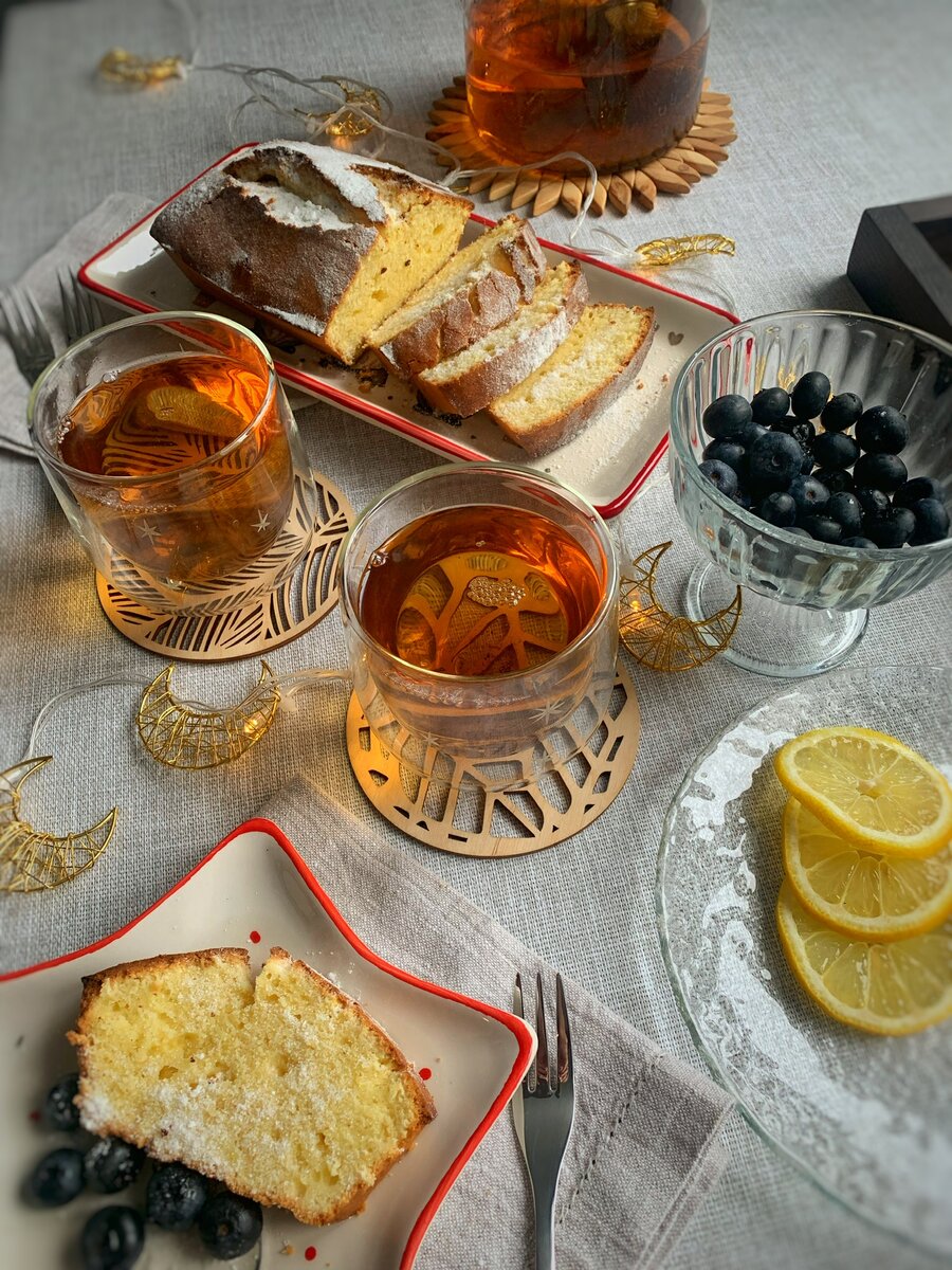 Лимонный кекс, очень хорош в прохладное время года, хотя и не только
