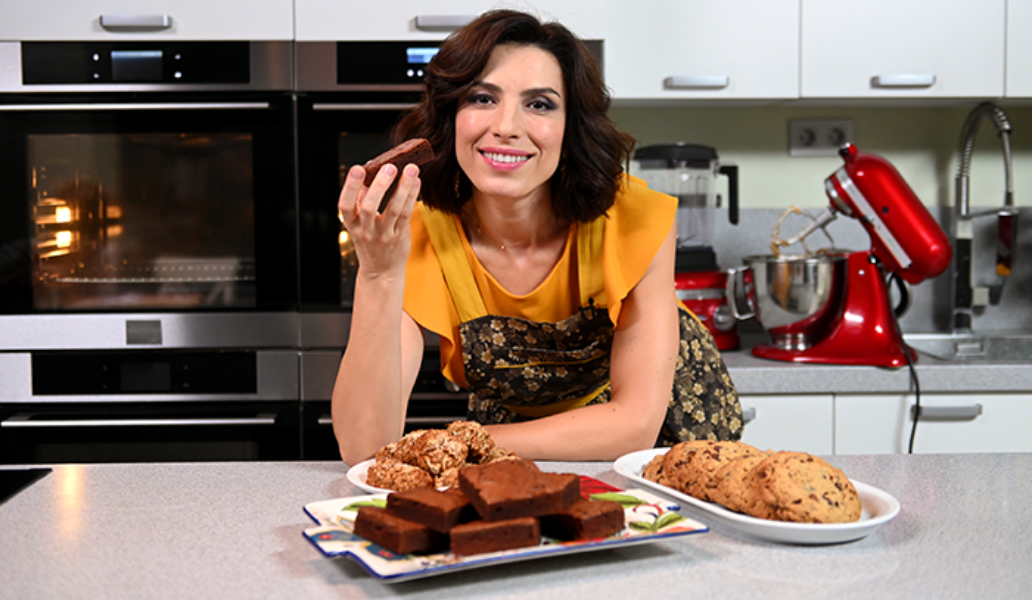 Тв рец. Катерина Агроник сладкая жизнь рецепты. Кухня ТВ. Ведущая кухня ТВ. Ведущая про кухню.