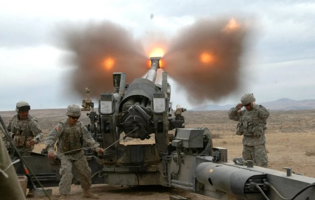 Американская гаубица М777 ведет огонь по запрещенным талибам. Оружие это, безусловное мощное и опасное, но имеющее ряд проблем, о которым мы рассказывали в одном из наших материалов (ссылка в тексте). Фото NI with CK