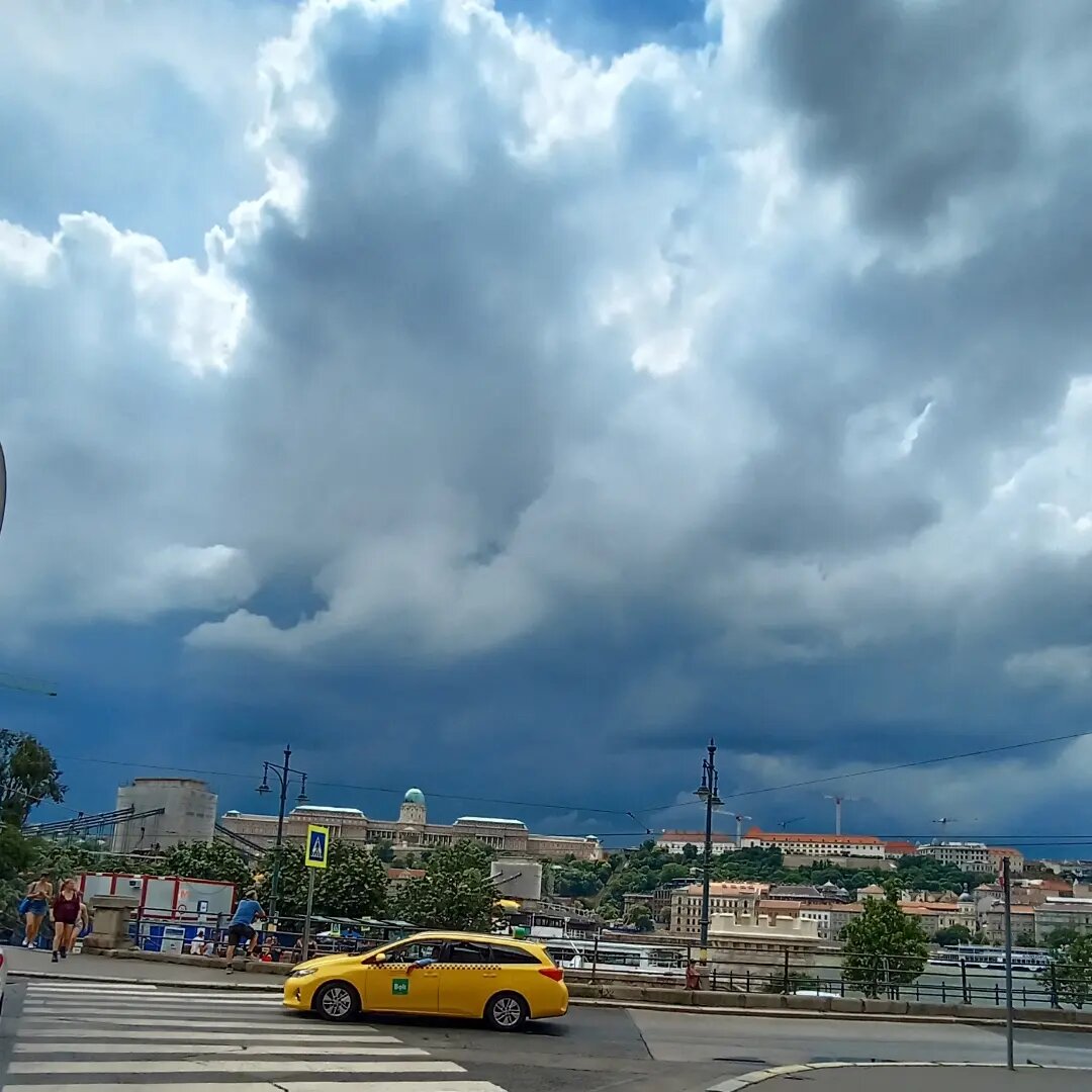 Небо над Будапештом