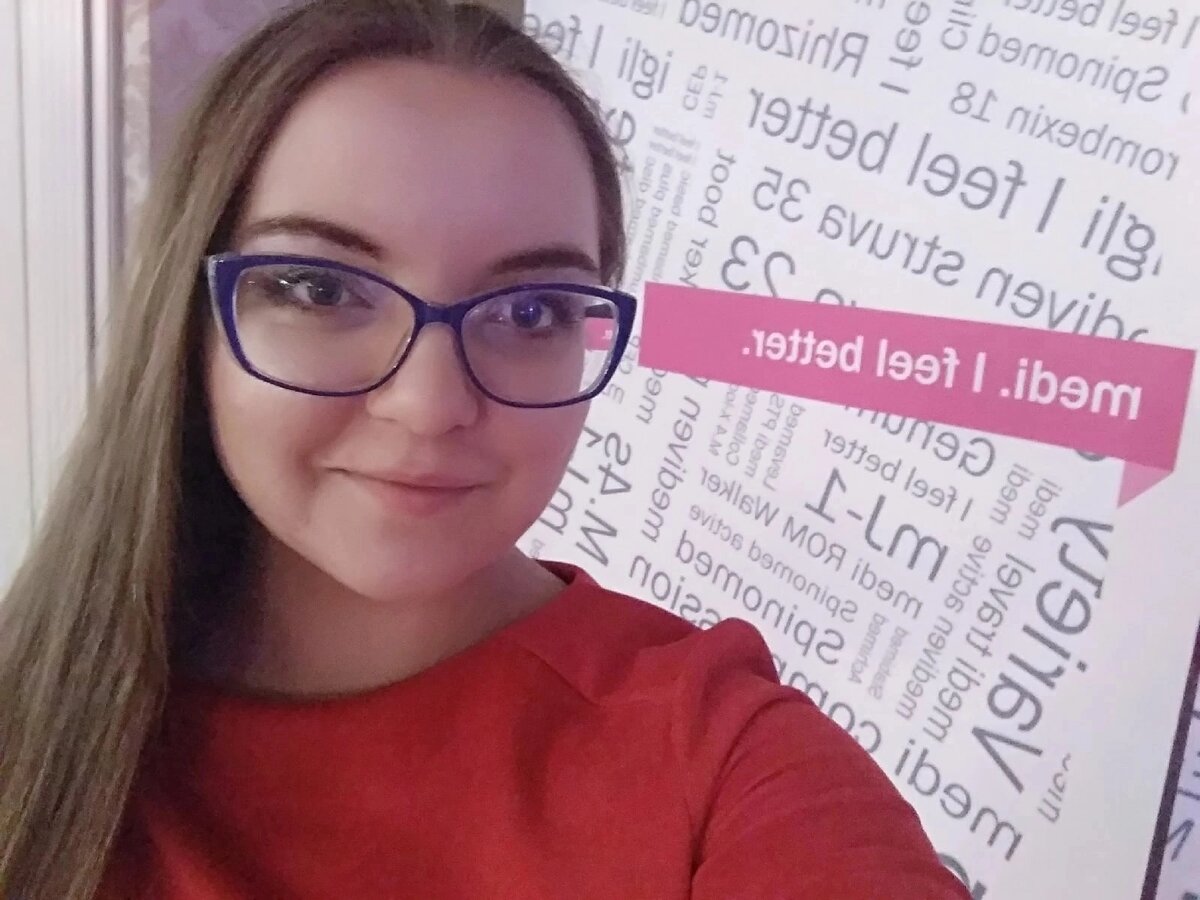 Я на корпоративе на той самой работе. Злость на коллегу не отменяла то, что люди там были хорошие.