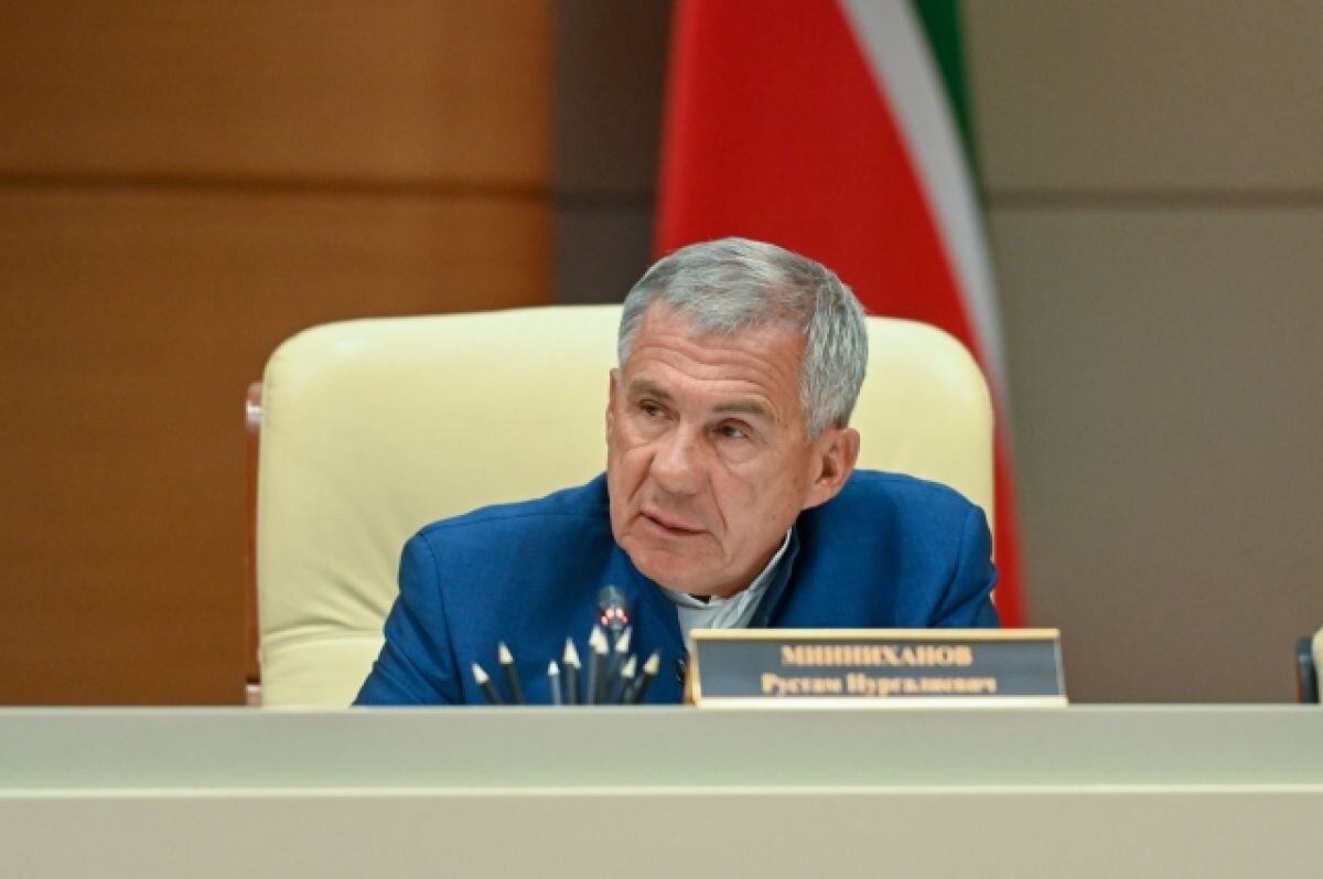    Рустам Минниханов на совещании в Доме правительства.