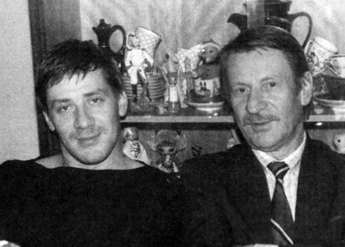10 августа 2022 года актеру Андрею Краско могло бы исполниться 65. Но его нет с нами уже 16 лет, он скончался в июле 2006-го на съемках фильма "Ликвидация" - отказало сердце.-3