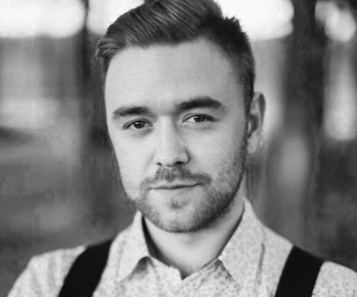     Внезапно умер перед свадьбой 30-летний КВНщик Никита Сумароков